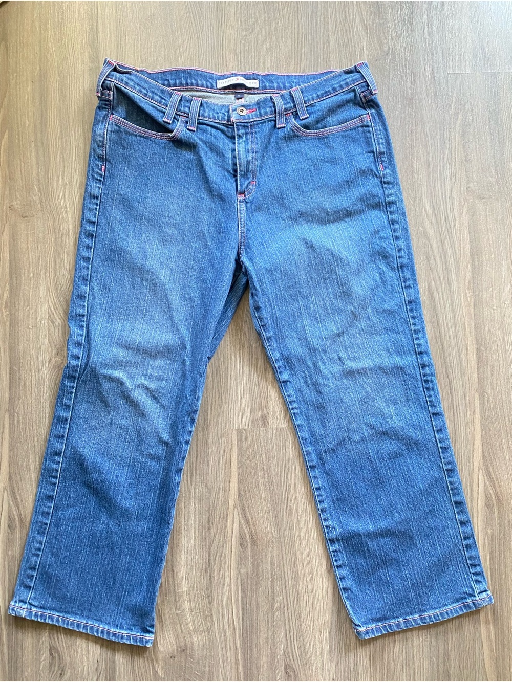 Pink stitched jeans with pink buttons - Picture 3 of 6